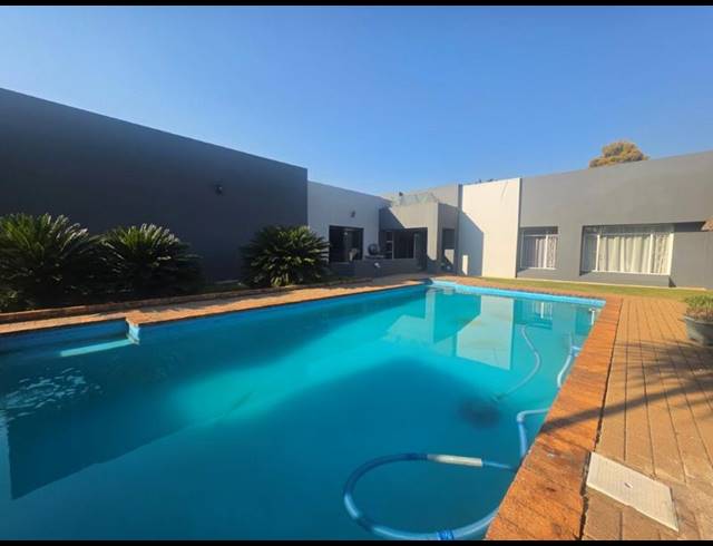 3 BEDROOM HOUSE FOR SALE IN BRACKENHURST